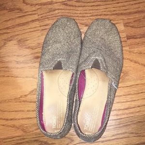 women’s Toms canvas slip on size:10